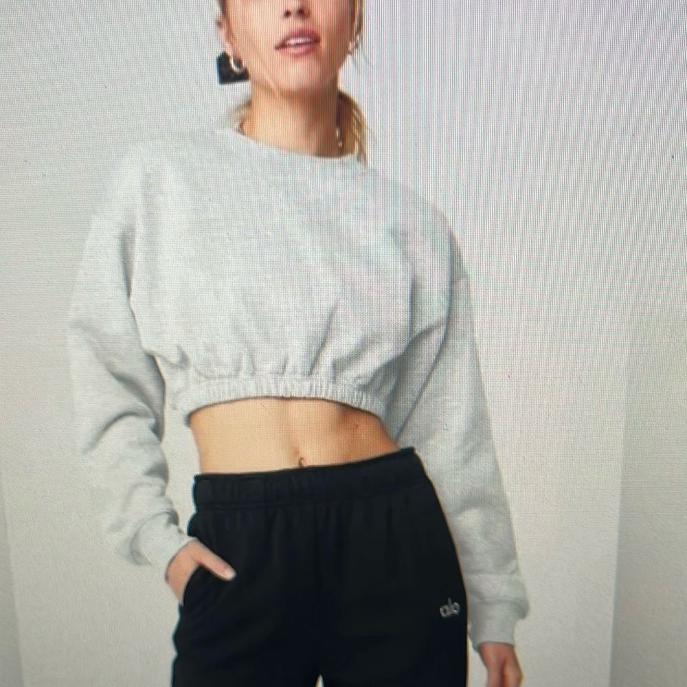 ALO Yoga Cropped Crew Sweatshirt - Light Gray